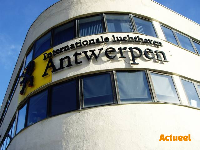 Schijngevecht over luchthaven Deurne - Actueel - kmo promoties